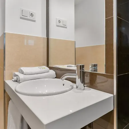 Vivi Homes -villa Perla Pool, Gym, Jacuzzi & Garden * Estepona