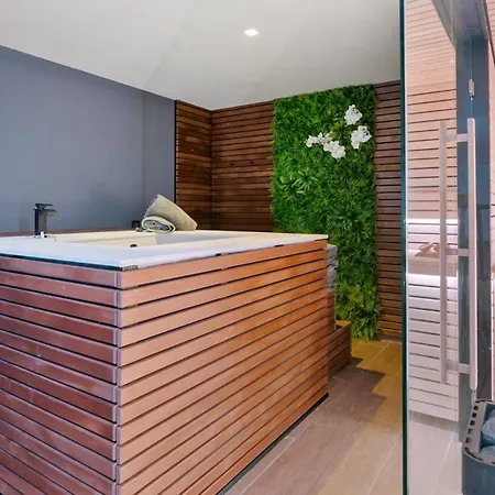 Vivi Homes -villa Perla Pool, Gym, Jacuzzi & Garden Villa Estepona