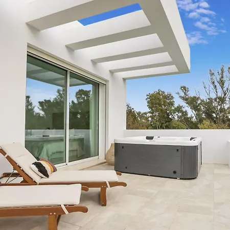 Vivi Homes -villa Perla Pool, Gym, Jacuzzi & Garden Villa Estepona