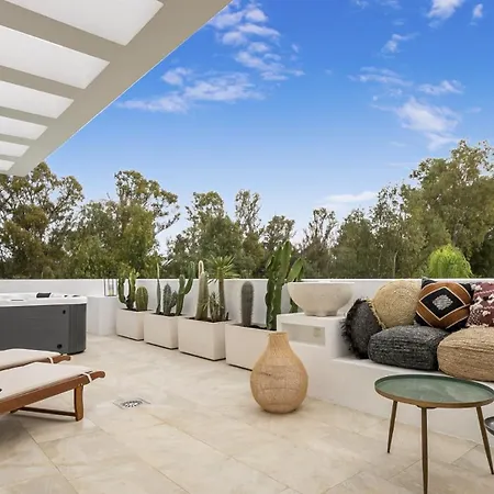 Vivi Homes -villa Perla Pool, Gym, Jacuzzi & Garden Estepona