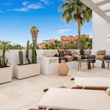 Vivi Homes -villa Perla Pool, Gym, Jacuzzi & Garden Estepona