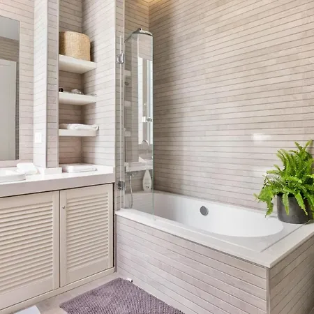 Villa Vivi Homes -villa Perla Pool, Gym, Jacuzzi & Garden *