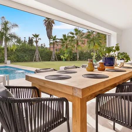Vivi Homes -villa Perla Pool, Gym, Jacuzzi & Garden Villa *
