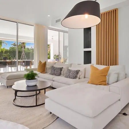 Villa Vivi Homes -villa Perla Pool, Gym, Jacuzzi & Garden Estepona