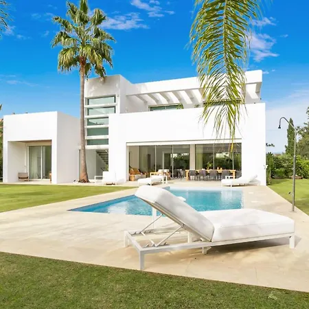 Vivi Homes -villa Perla Pool, Gym, Jacuzzi & Garden Estepona